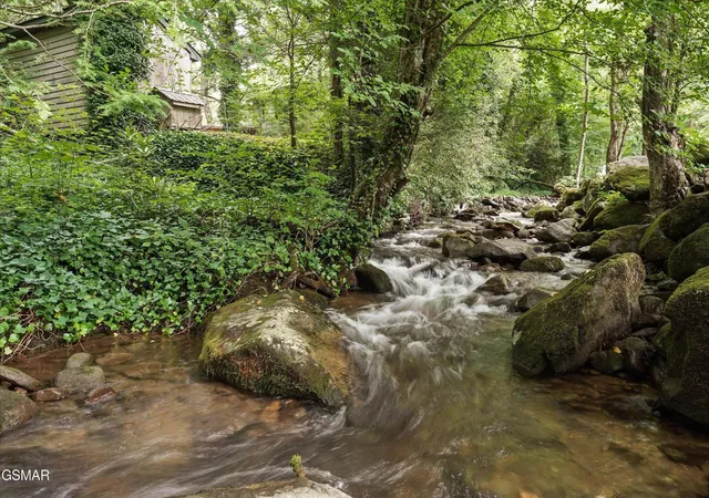 Photo 2 of Single family home for sale at 211 Webb Crk Skyline Dr, Gatlinburg, TN 37738 | MLS# 3305417 | Listing updated on 2026-09-28