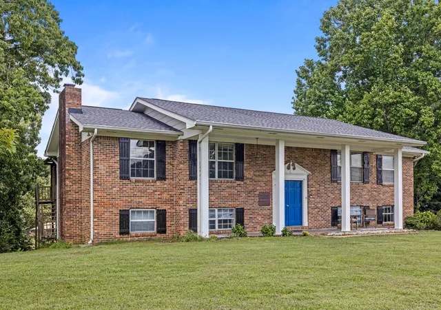 Photo 2 of Single family home for sale at 617 Danbridge Dr, Hixson, TN 37343 | MLS# 3305555 | Listing updated on 2026-09-11