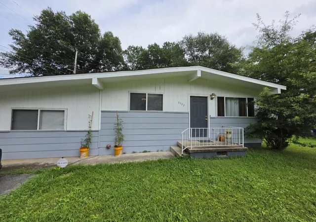 Photo 2 of Sale Pending at 7722 Colemere Dr, Chattanooga, TN 37416 | MLS# 3305767 | Listing updated on 2026-09-11