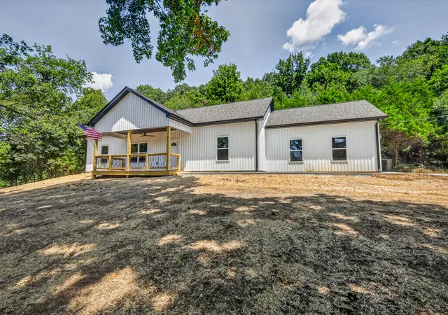 Photo 3 of Single family home for sale at 5071 Campbellsville Pike, Culleoka, TN 38451 | MLS# 3305956 | Listing updated on 2026-10-05