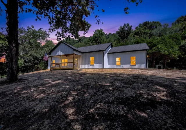 Photo 3 of Single family home for sale at 5071 Campbellsville Pike, Culleoka, TN 38451 | MLS# 3305956 | Listing updated on 2026-10-05