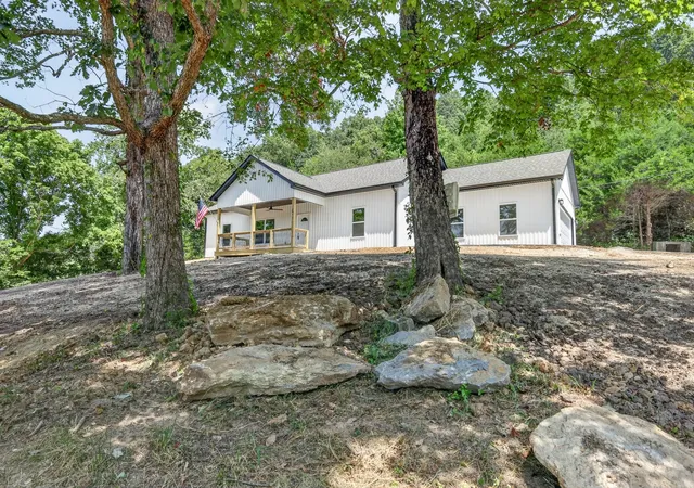 Photo 4 of Single family home for sale at 5071 Campbellsville Pike, Culleoka, TN 38451 | MLS# 3305956 | Listing updated on 2026-10-05