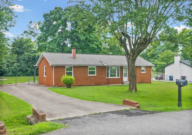 Photo 1 of Sale Pending at 6 Sevier St, Clarksville, TN 37042 | MLS# 3309102 | Listing updated on 2026-09-11