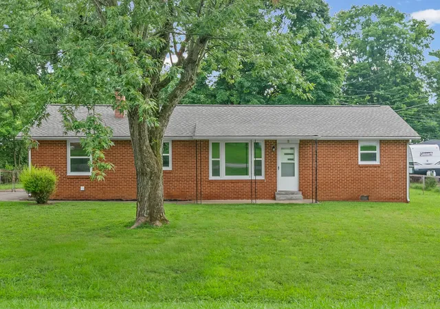Photo 2 of Sale Pending at 6 Sevier St, Clarksville, TN 37042 | MLS# 3309102 | Listing updated on 2026-09-11