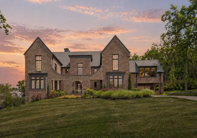 Photo 3 of Mansion for sale at 4520 Shys Hl Rd, Nashville, TN 37215 | MLS# 3515456 | Listing updated on 2026-10-04