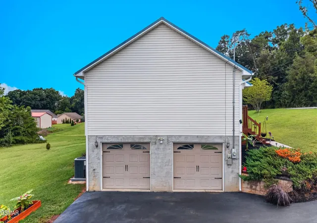 Photo 3 of Single family home for sale at 1787 Sand Plant Rd, Sevierville, TN 37876 | MLS# 3591738 | Listing updated on 2026-09-15