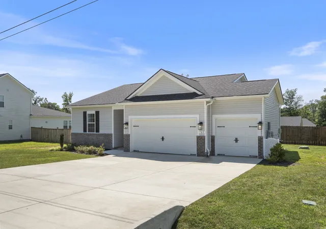 Photo 2 of Single family home for sale at 705 Chestnut Bnd, Dickson, TN 37055 | MLS# 3308933 | Listing updated on 2026-09-15