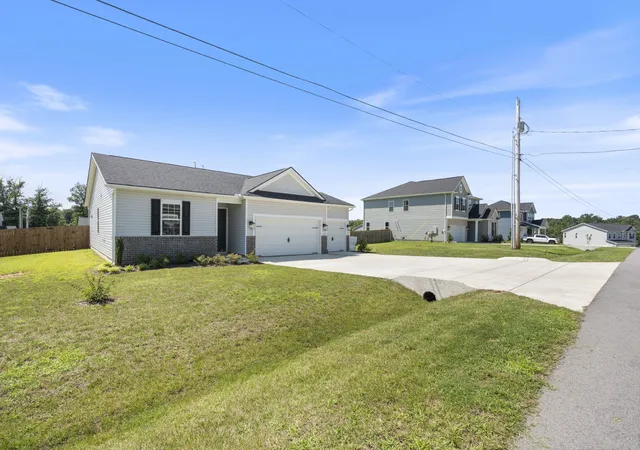 Photo 3 of Single family home for sale at 705 Chestnut Bnd, Dickson, TN 37055 | MLS# 3308933 | Listing updated on 2026-09-15