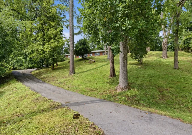 Photo 1 of Single family home for sale at 701 Eastland Ct, Nashville, TN 37206 | MLS# 3306670 | Listing updated on 2026-09-25