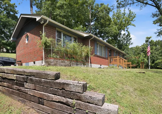 Photo 3 of Single family home for sale at 701 Eastland Ct, Nashville, TN 37206 | MLS# 3306670 | Listing updated on 2026-09-25