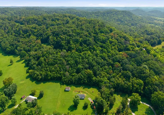 Photo 1 of Manufactured home for sale at 1305 Wolf Hl Rd, Bethpage, TN 37022 | MLS# 3309512 | Listing updated on 2026-10-01