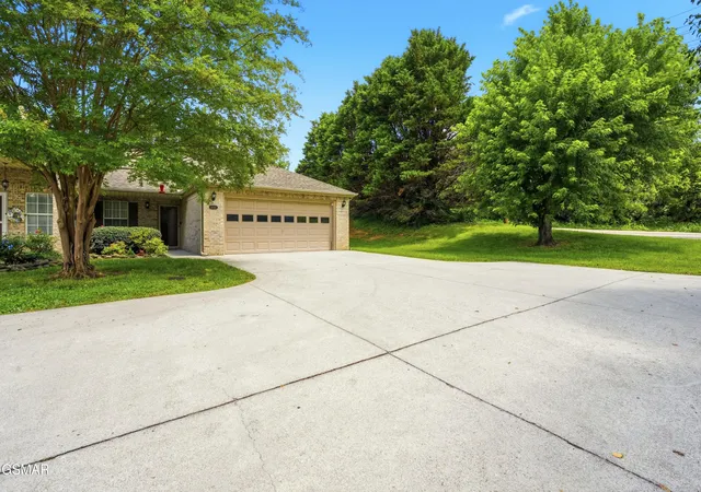 Photo 3 of Sale Pending at 10703 Admiral Bnd Way, Knoxville, TN 37934 | MLS# 3591741 | Listing updated on 2026-09-14