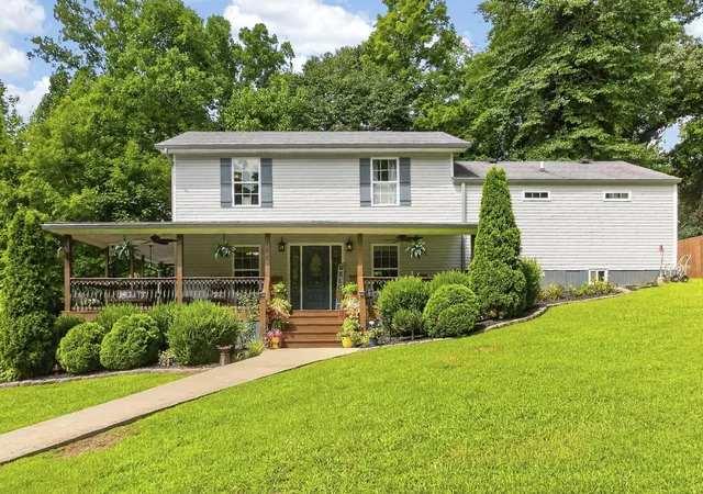 Single family home for sale at 1851 Jordan Rd, Chapmansboro, TN 37035 | MLS# 3309330