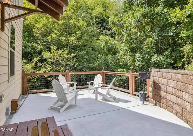Photo 3 of Single family home for sale at 355 Wiley Oakley Dr, Gatlinburg, TN 37738 | MLS# 3309353 | Listing updated on 2026-09-11