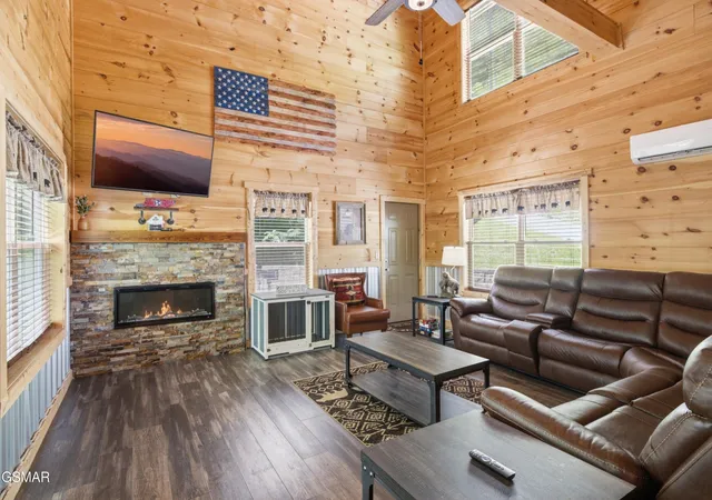 Photo 4 of Single family home for sale at 355 Wiley Oakley Dr, Gatlinburg, TN 37738 | MLS# 3309353 | Listing updated on 2026-09-11