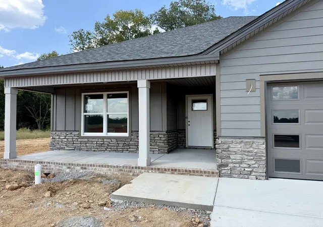 Photo 1 of Single family home for sale at 10 Miller Farm, Clarksville, TN 37043 | MLS# 3311454 | Listing updated on 2026-09-22