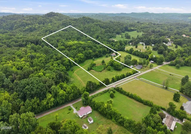 Photo 3 of Sale Pending at 4531 Miser Sta Rd, Friendsville, TN 37737 | MLS# 3311424 | Listing updated on 2026-09-11