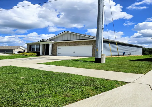 Photo 3 of Single family home for sale at 5048 Hunters Village Dr E, Lebanon, TN 37087 | MLS# 3311583 | Listing updated on 2026-09-14
