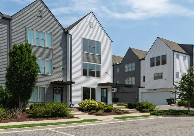 Photo 2 of Townhouse for sale at 323 East Village Ln, Nashville, TN 37216 | MLS# 3311796 | Listing updated on 2026-09-08