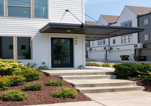 Photo 3 of Townhouse for sale at 323 East Village Ln, Nashville, TN 37216 | MLS# 3311796 | Listing updated on 2026-09-08