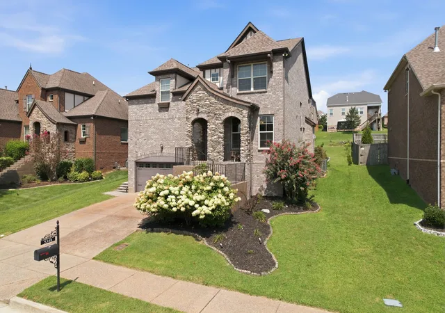 Photo 2 of Single family home for sale at 5348 Highland Pl Way, Hermitage, TN 37076 | MLS# 3312438 | Listing updated on 2026-09-22