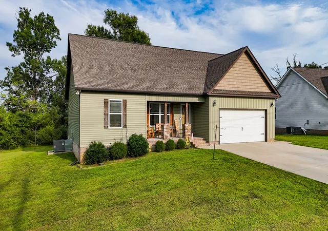 Photo 2 of Single family home for sale at 122 Blue Grass Dr, Shelbyville, TN 37160 | MLS# 3312434 | Listing updated on 2026-09-15