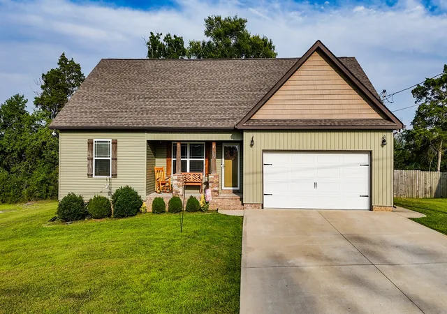 Photo 3 of Single family home for sale at 122 Blue Grass Dr, Shelbyville, TN 37160 | MLS# 3312434 | Listing updated on 2026-09-15