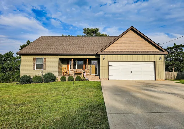 Photo 3 of Single family home for sale at 122 Blue Grass Dr, Shelbyville, TN 37160 | MLS# 3312434 | Listing updated on 2026-09-15