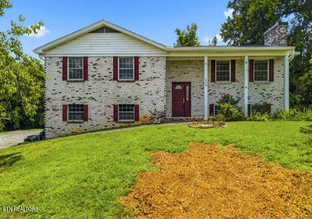 Photo 1 of Single family home for sale at 406 Montvale Sta Rd, Maryville, TN 37803 | MLS# 3312622 | Listing updated on 2026-09-09