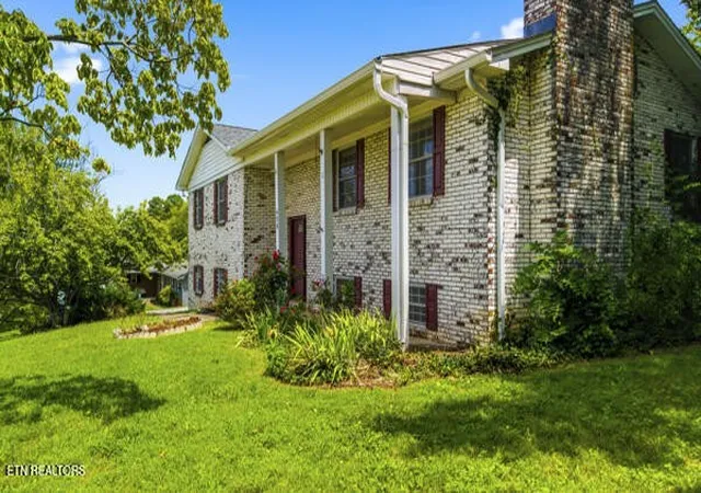 Photo 2 of Single family home for sale at 406 Montvale Sta Rd, Maryville, TN 37803 | MLS# 3312622 | Listing updated on 2026-09-09