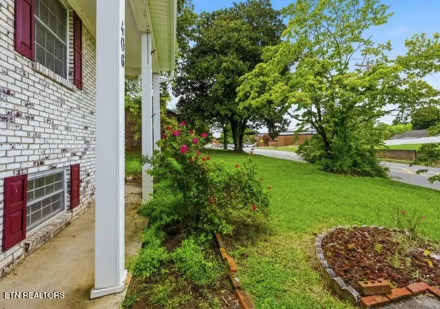 Photo 3 of Single family home for sale at 406 Montvale Sta Rd, Maryville, TN 37803 | MLS# 3312622 | Listing updated on 2026-09-09