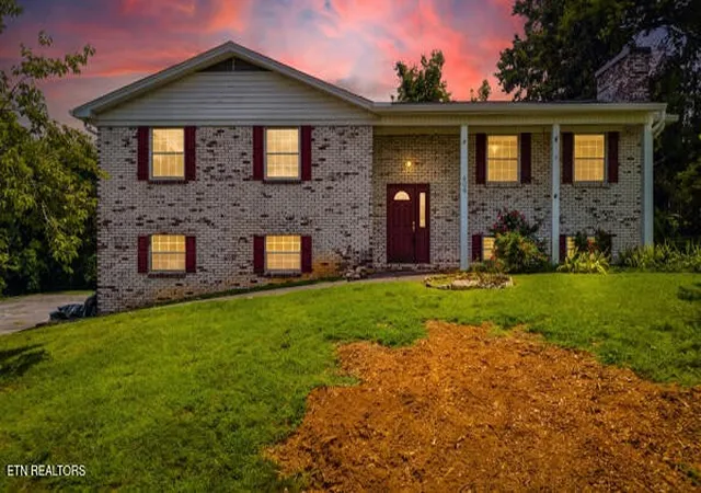 Photo 2 of Single family home for sale at 406 Montvale Sta Rd, Maryville, TN 37803 | MLS# 3312622 | Listing updated on 2026-10-23