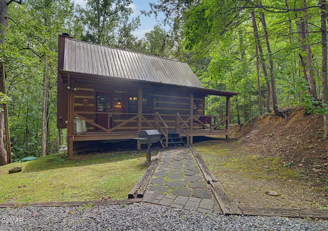 Photo 1 of Single family home for sale at 2323 Hidden Mountain Rd, Sevierville, TN 37876 | MLS# 3312629 | Listing updated on 2026-10-08