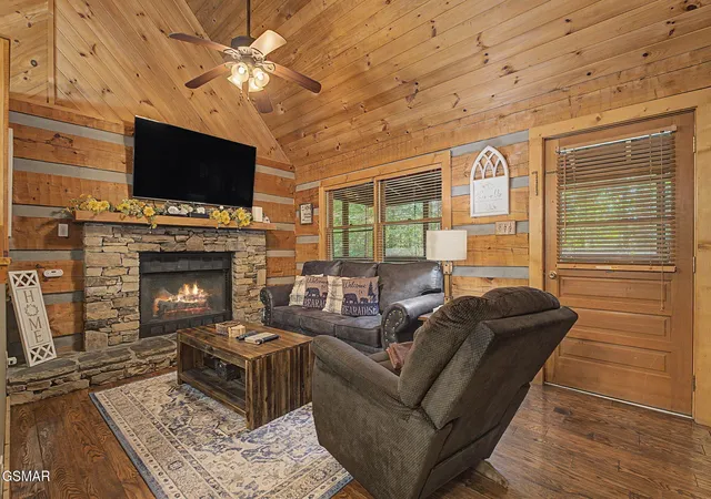Photo 3 of Single family home for sale at 2323 Hidden Mountain Rd, Sevierville, TN 37876 | MLS# 3312629 | Listing updated on 2026-10-08