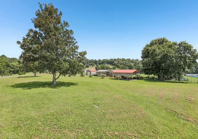 Photo 3 of Manufactured home for sale at 1846 Theta Pike, Columbia, TN 38401 | MLS# 3314719 | Listing updated on 2026-09-12