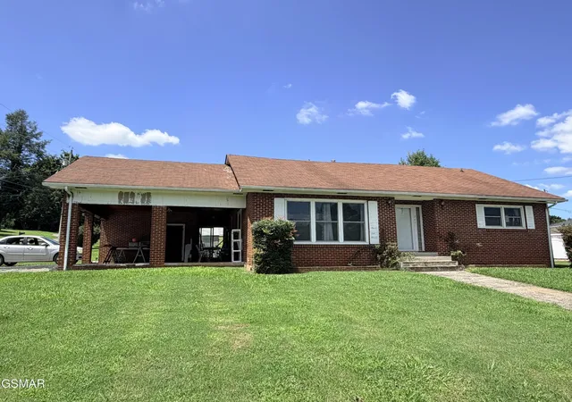 Photo 3 of Single family home for sale at 267 Lincoln Ave, Newport, TN 37821 | MLS# 3320278 | Listing updated on 2026-09-11