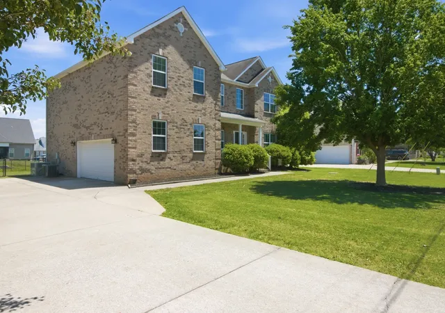 Photo 3 of Single family home for sale at 1011 Laramie Ct, Murfreesboro, TN 37128 | MLS# 3314515 | Listing updated on 2026-10-08