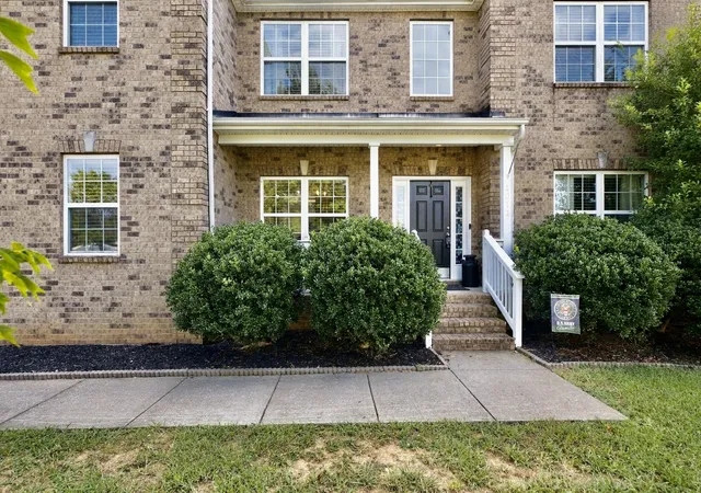 Photo 3 of Single family home for sale at 1011 Laramie Ct, Murfreesboro, TN 37128 | MLS# 3314515 | Listing updated on 2026-10-08