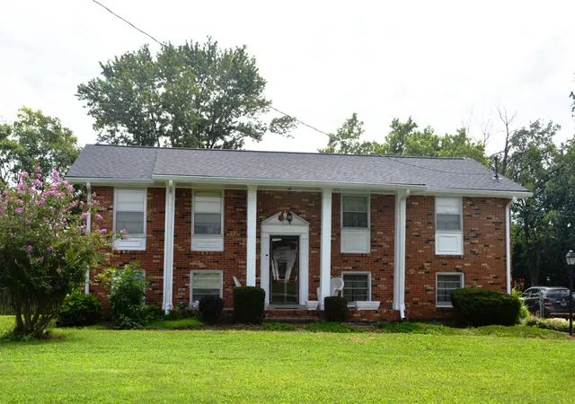 Photo 2 of Single family home for sale at 3133 Oak Ridge Dr, Nashville, TN 37207 | MLS# 3318479 | Listing updated on 2026-09-15