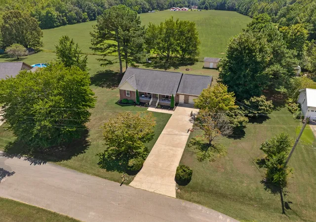 Photo 2 of Single family home for sale at 4023 Belle Orchard Dr, Fayetteville, TN 37334 | MLS# 3514819 | Listing updated on 2026-09-13