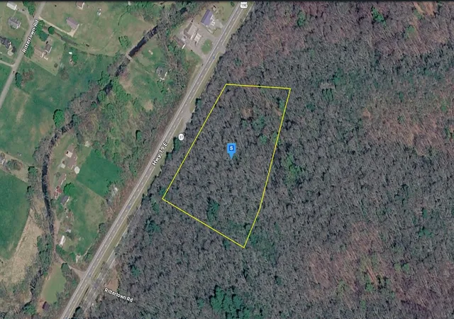 Photo 1 of Sale Pending at 5540 Us 19e, Hampton, TN 37658 | MLS# 3318431 | Listing updated on 2026-09-11