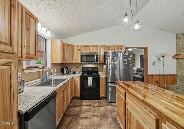 Photo 3 of Single family home for sale at 3319 Rocky Ridge Rd, Cosby, TN 37722 | MLS# 3319150 | Listing updated on 2026-09-11
