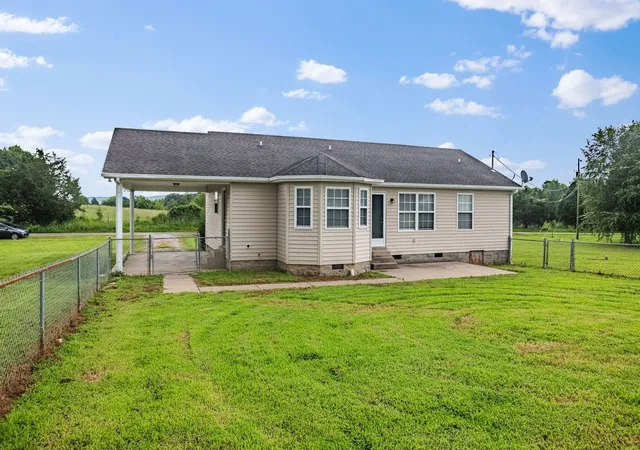 Photo 3 of Single family home for sale at 1655 Grace Ledford Rd, Lewisburg, TN 37091 | MLS# 3319257 | Listing updated on 2026-10-08