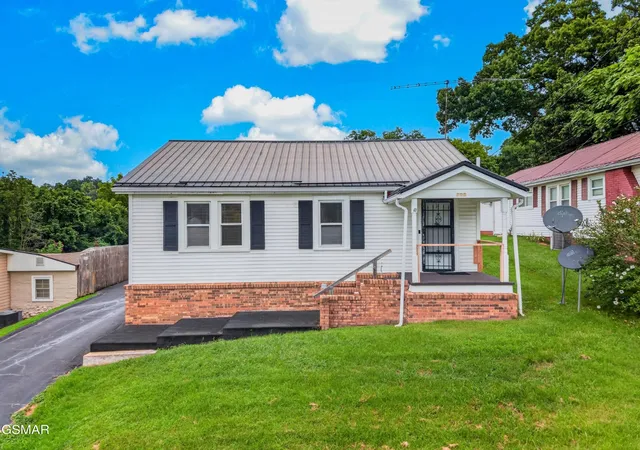 Photo 1 of Single family home for sale at 229 Aesque St, Kingsport, TN 37665 | MLS# 3591757 | Listing updated on 2026-09-15