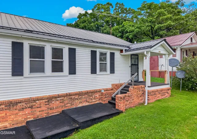 Photo 3 of Single family home for sale at 229 Aesque St, Kingsport, TN 37665 | MLS# 3591757 | Listing updated on 2026-09-15