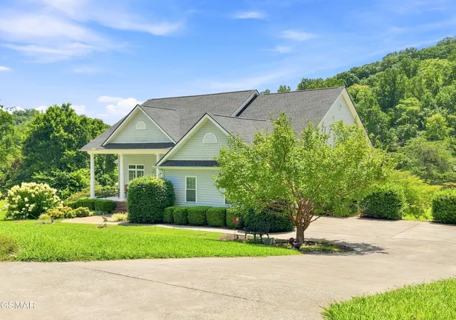 Photo 2 of Single family home for sale at 219 Americana Ln, Jefferson City, TN 37760 | MLS# 3319350 | Listing updated on 2026-09-11