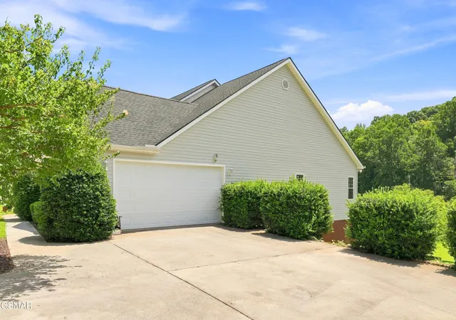 Photo 3 of Single family home for sale at 219 Americana Ln, Jefferson City, TN 37760 | MLS# 3319350 | Listing updated on 2026-09-11