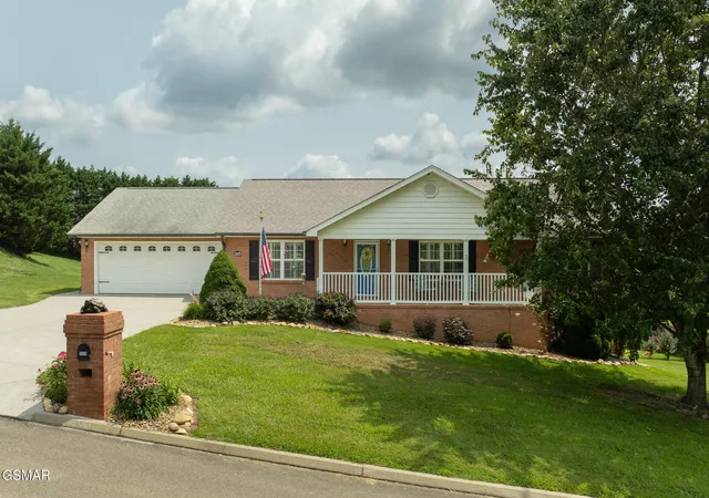 Photo 1 of Sale Pending at 2609 Covington Cir, Sevierville, TN 37876 | MLS# 3591758 | Listing updated on 2026-09-22