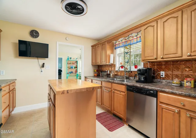 Photo 3 of Sale Pending at 2609 Covington Cir, Sevierville, TN 37876 | MLS# 3591758 | Listing updated on 2026-09-22