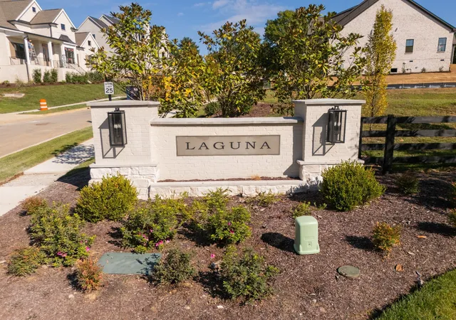 Photo 3 of Single family home for sale at 1006 Laguna Dr, Franklin, TN 37067 | MLS# 3499749 | Listing updated on 2026-09-24